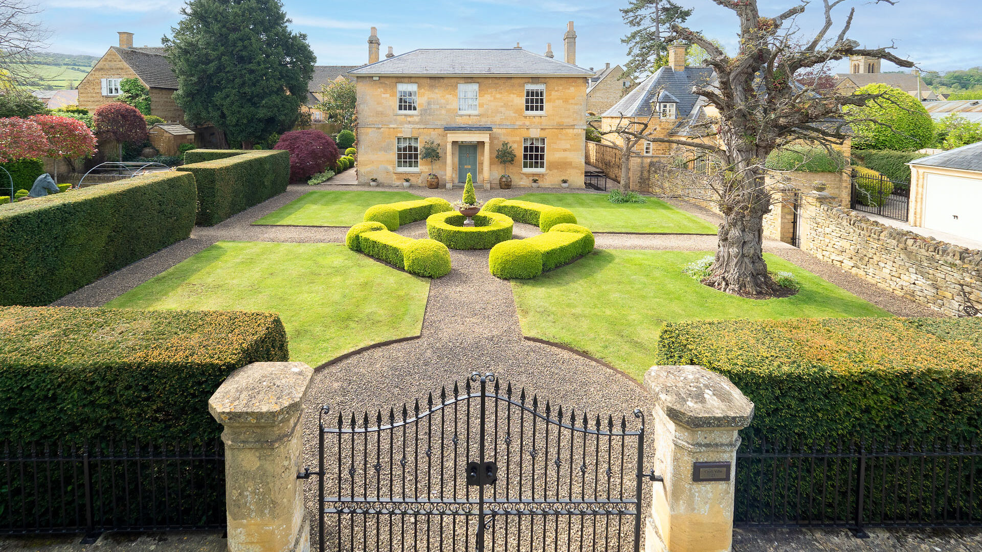 Featured property – Croft Villa, Broadway